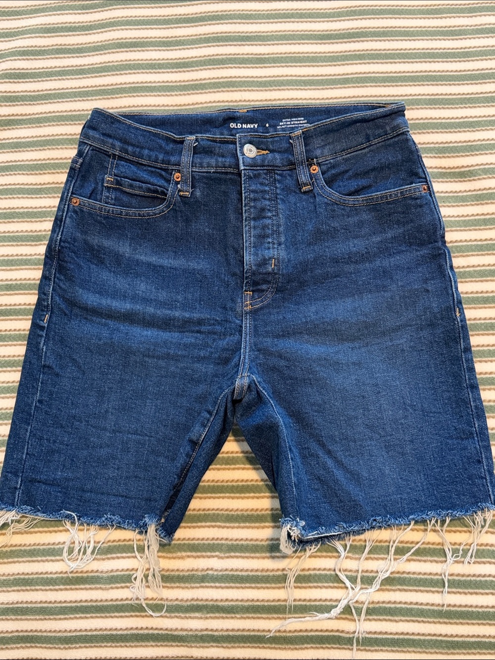 Old Navy Women’s Extra High Rise Sky-hi Straight  Raw Hem Denim Shorts